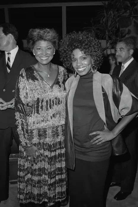 Framed Print : Nancy Wilson And Sheryl Lee Ralph Framed Print : Nancy Wilson And Sheryl Lee Ralph