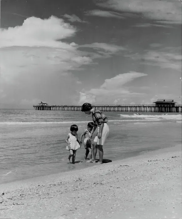 Framed Print : Naples. A family on a scenic beach in Naples, Italy, circa 1940-1965 Framed Print : Naples. A family on a scenic beach in Naples, Italy, circa 1940-1965