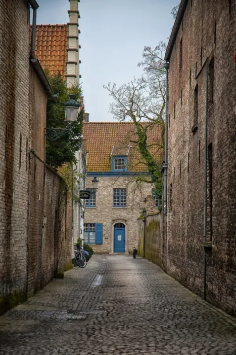Framed Print : Narrow Street of Bruges Framed Print : Narrow Street of Bruges