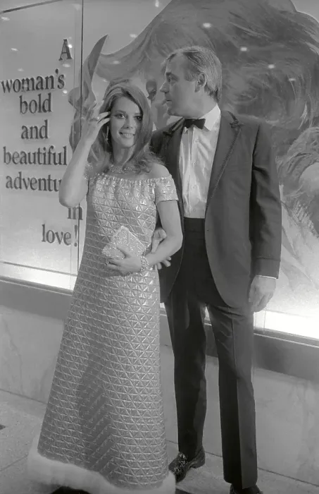 Framed Print : Natalie Wood And Richard Gregson At The Far From The Medding Croud Premiere Framed Print : Natalie Wood And Richard Gregson At The Far From The Medding Croud Premiere