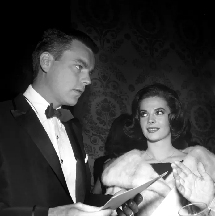 Framed Print : Natalie Wood And Robert Wagner Framed Print : Natalie Wood And Robert Wagner