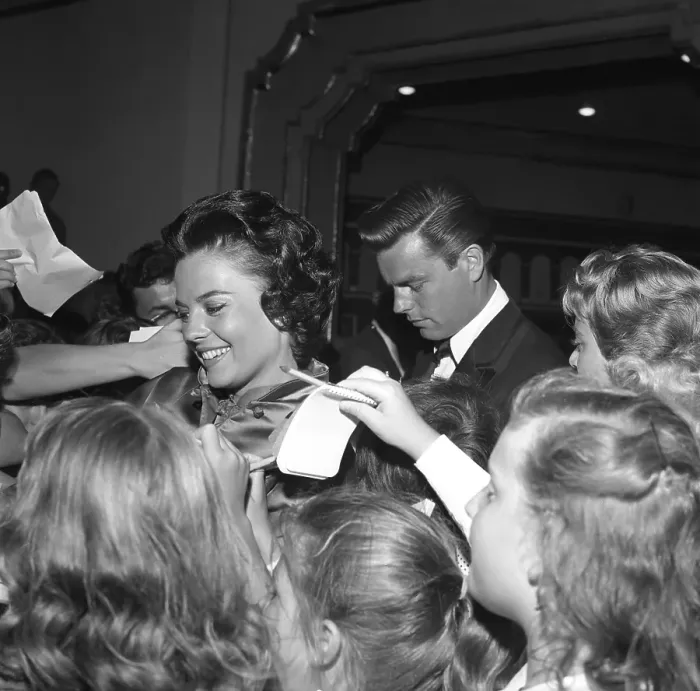 Framed Print : Natalie Wood And Robert Wagner Framed Print : Natalie Wood And Robert Wagner