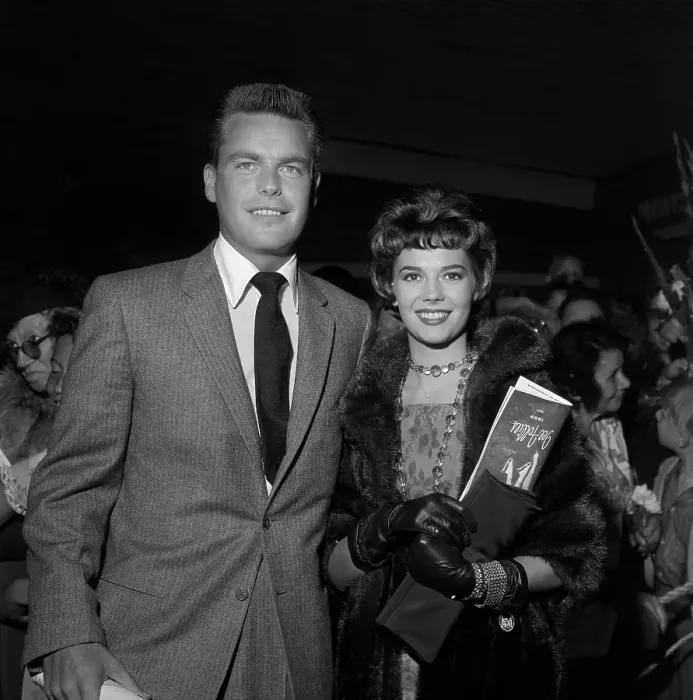 Framed Print : Natalie Wood And Robert Wagner Framed Print : Natalie Wood And Robert Wagner