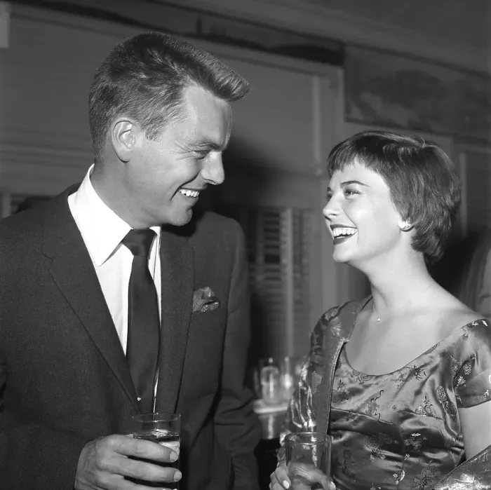 Framed Print : Natalie Wood And Robert Wagner Framed Print : Natalie Wood And Robert Wagner