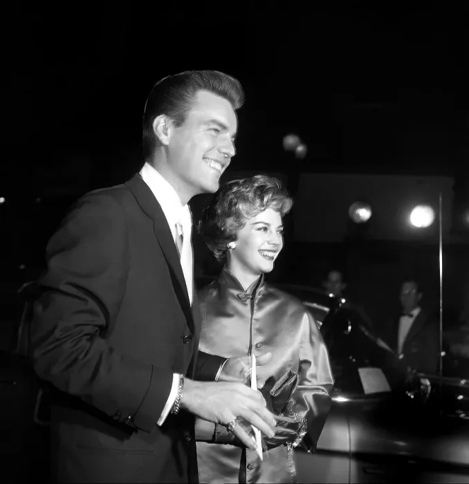 Framed Print : Natalie Wood And Robert Wagner Framed Print : Natalie Wood And Robert Wagner