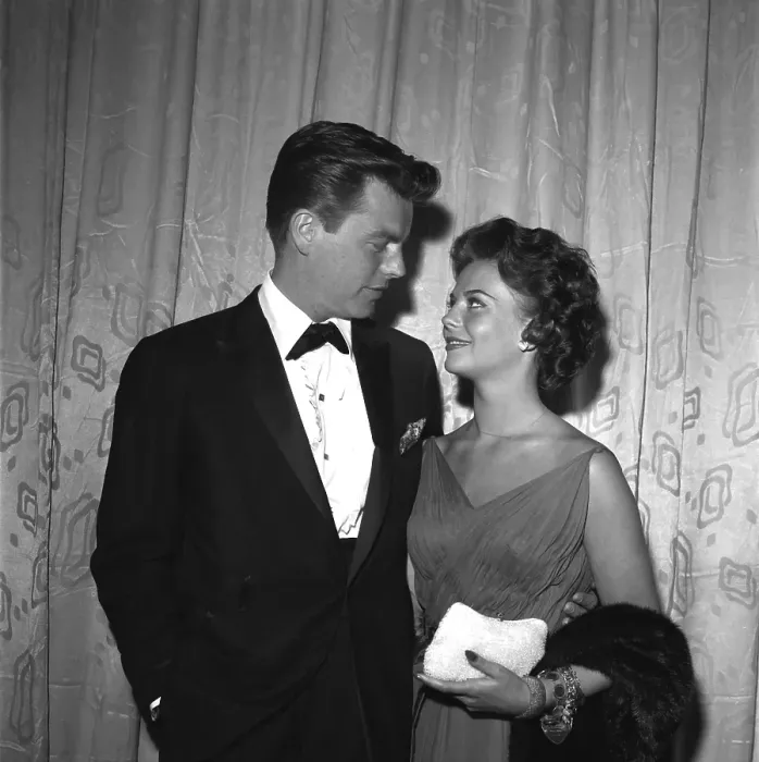 Framed Print : Natalie Wood And Robert Wagner Framed Print : Natalie Wood And Robert Wagner
