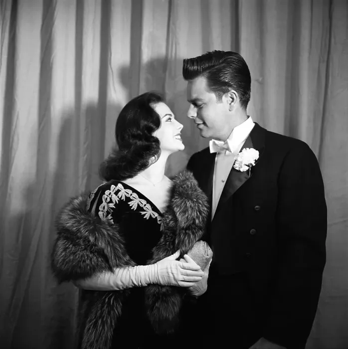 Framed Print : Natalie Wood And Robert Wagner Framed Print : Natalie Wood And Robert Wagner