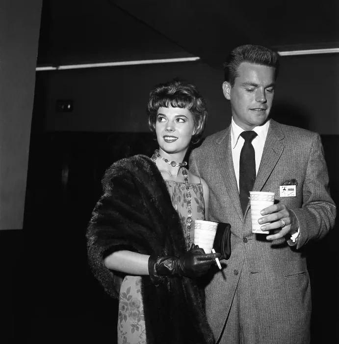Framed Print : Natalie Wood And Robert Wagner Framed Print : Natalie Wood And Robert Wagner