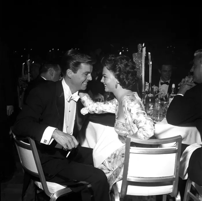 Framed Print : Natalie Wood And Robert Wagner Framed Print : Natalie Wood And Robert Wagner