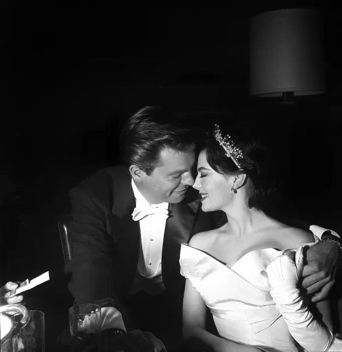 Framed Print : Natalie Wood And Robert Wagner Framed Print : Natalie Wood And Robert Wagner