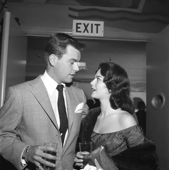 Framed Print : Natalie Wood And Robert Wagner Framed Print : Natalie Wood And Robert Wagner