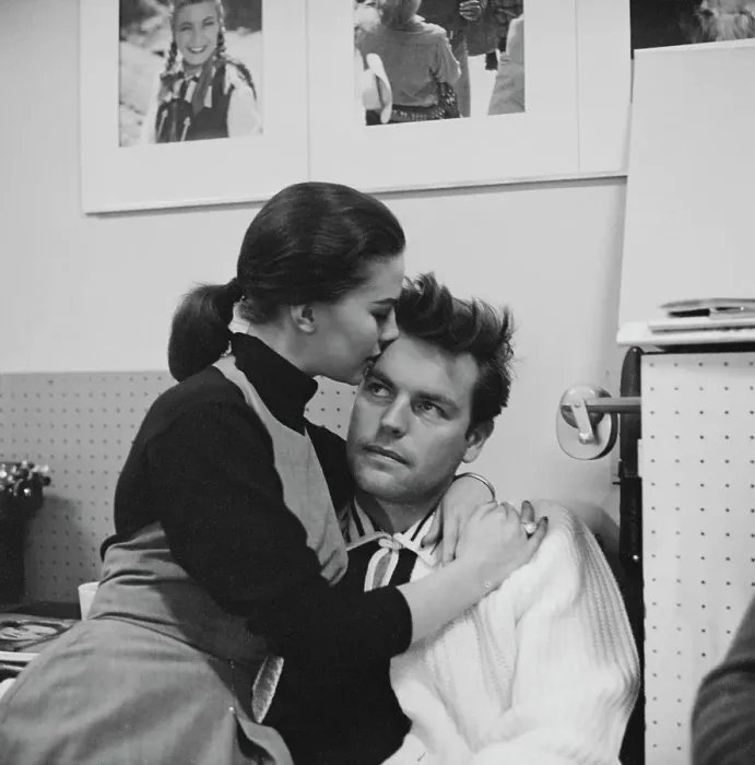 Framed Print : Natalie Wood and Robert Wagner Framed Print : Natalie Wood and Robert Wagner