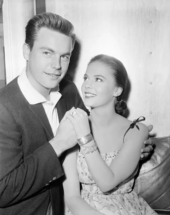 Framed Print : Natalie Wood and Robert Wagner Displaying Ring Framed Print : Natalie Wood and Robert Wagner Displaying Ring