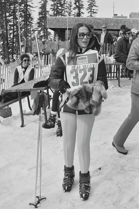 Framed Print : Natalie Wood On Skis Framed Print : Natalie Wood On Skis