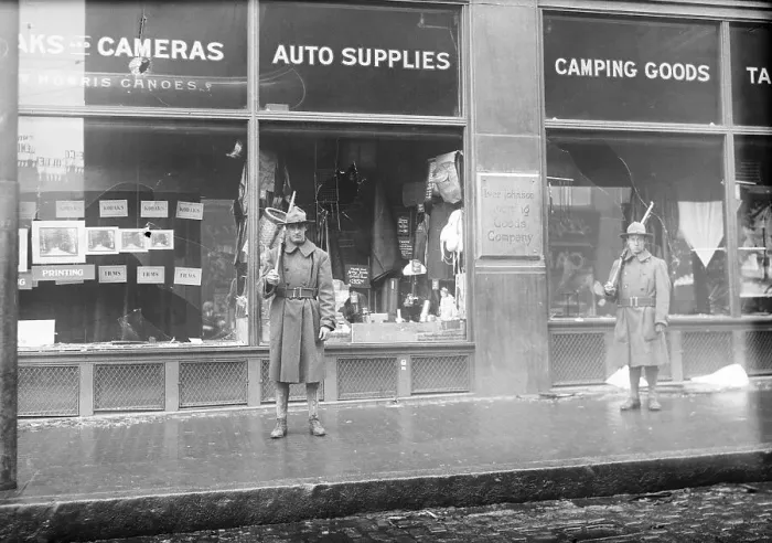 Framed Print : Natl Guardsmen In Front / Store / Police Str