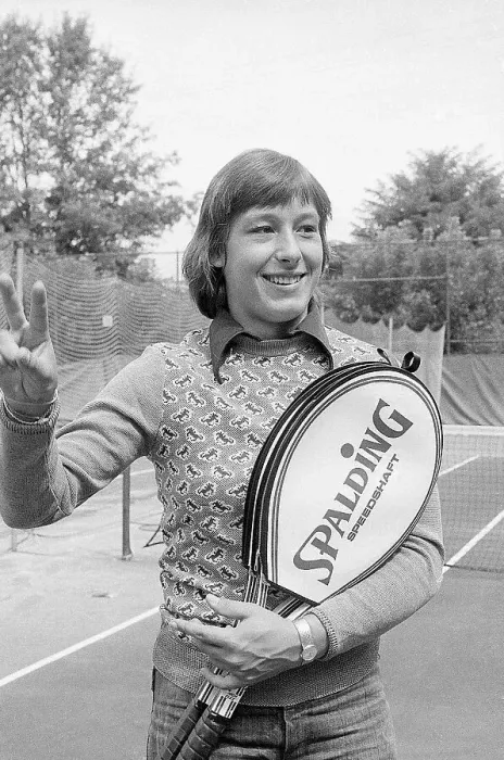Framed Print : Navratilova Showing a Sign of Peace Framed Print : Navratilova Showing a Sign of Peace