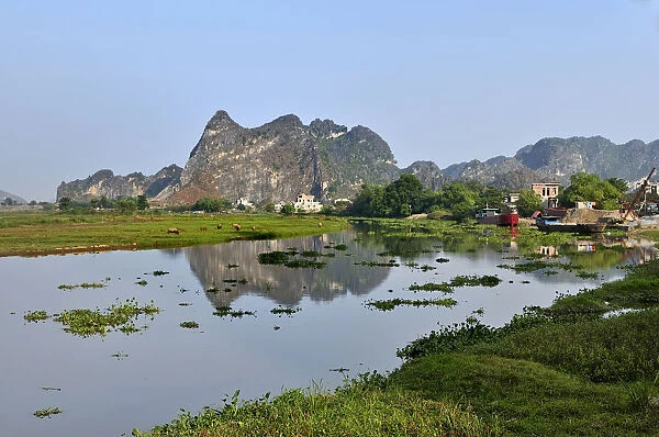 Near Ninh Binh, dry Halong Bay, Vietnam, Southeast Asia