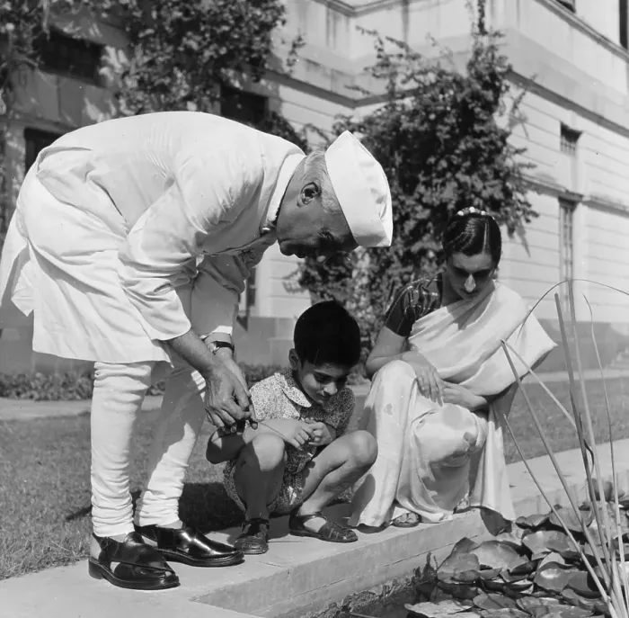 Framed Print : Nehru And Children Framed Print : Nehru And Children