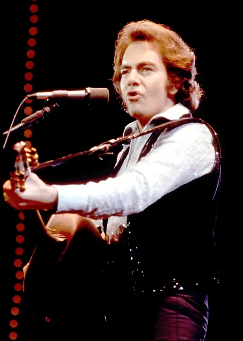 Framed Print : Neil Diamond Playing Acoustic Framed Print : Neil Diamond Playing Acoustic