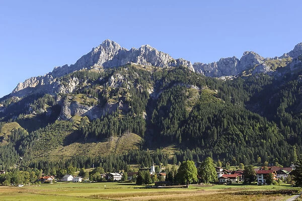 Nesselwaengle, Tannheimer Tal valley, Gimpel mountain on the left, and Kellenspitze or Koellenspitze mountain, Tannheim Mountains, Tyrol, Austria, Europe, PublicGround