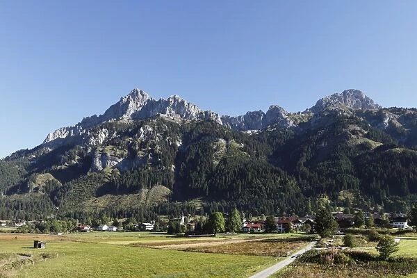 Nesselwaengle village, Tannheimer Tal high valley, Mt. Gimpel left and Mt. Kellenspitze, Tannheimer Berge mountains, Tyrol, Austria, Europe