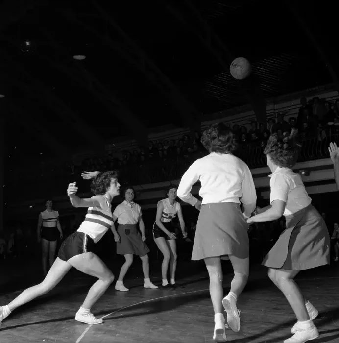 Framed Print : Net Dash. 7th March 1953: Netball player Sheila Lerwill Framed Print : Net Dash. 7th March 1953: Netball player Sheila Lerwill