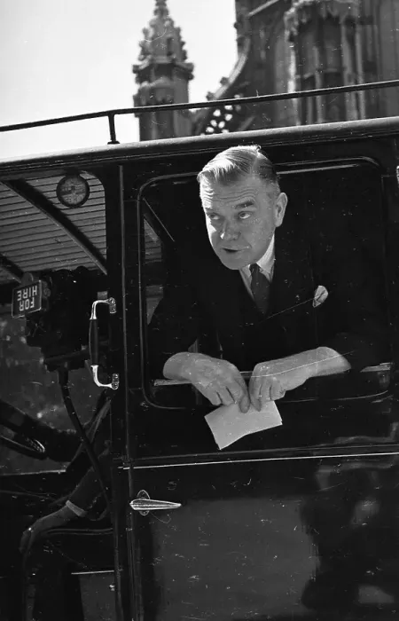 Framed Print : New Boy. 18th August 1945: George Tomlinson, Minister of Works in the newly Framed Print : New Boy. 18th August 1945: George Tomlinson, Minister of Works in the newly