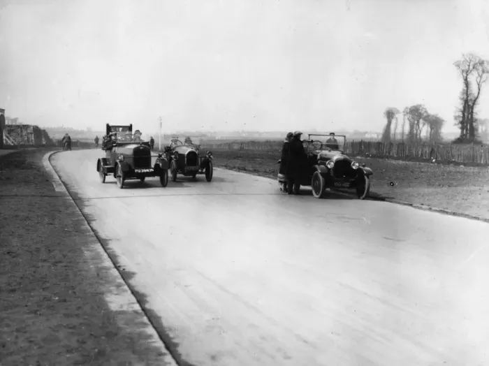 Framed Print : New Road. circa 1925: Cars travelling the newly opened road between London and Southend Framed Print : New Road. circa 1925: Cars travelling the newly opened road between London and Southend
