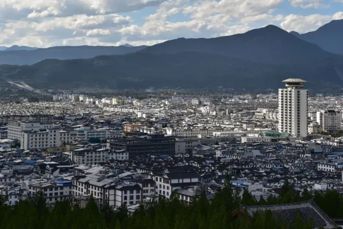Framed Print : New town of Lijiang City, mountain view Framed Print : New town of Lijiang City, mountain view