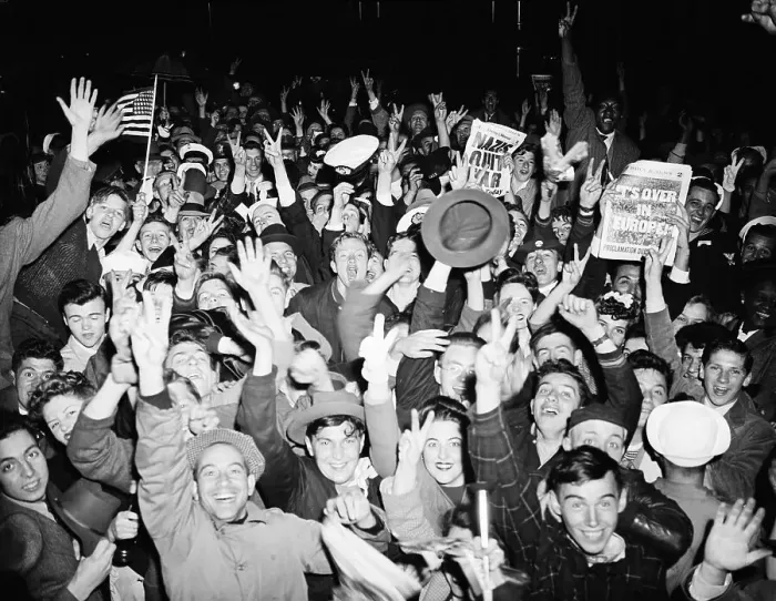 Framed Print : New York Celebrates VE Day Framed Print : New York Celebrates VE Day