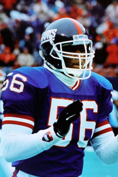 Framed Print : New York Giants Linebacker Lawrence Taylor Framed Print : New York Giants Linebacker Lawrence Taylor