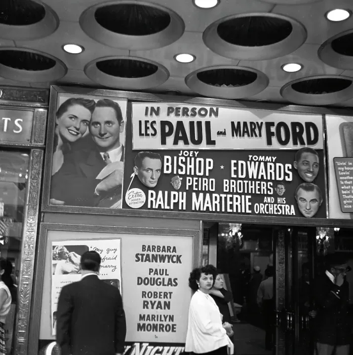Framed Print : New York Paramount Marquee