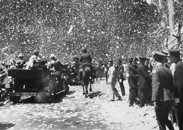 Framed Print : New York Ticker Tape Parade for Lindbergh Framed Print : New York Ticker Tape Parade for Lindbergh