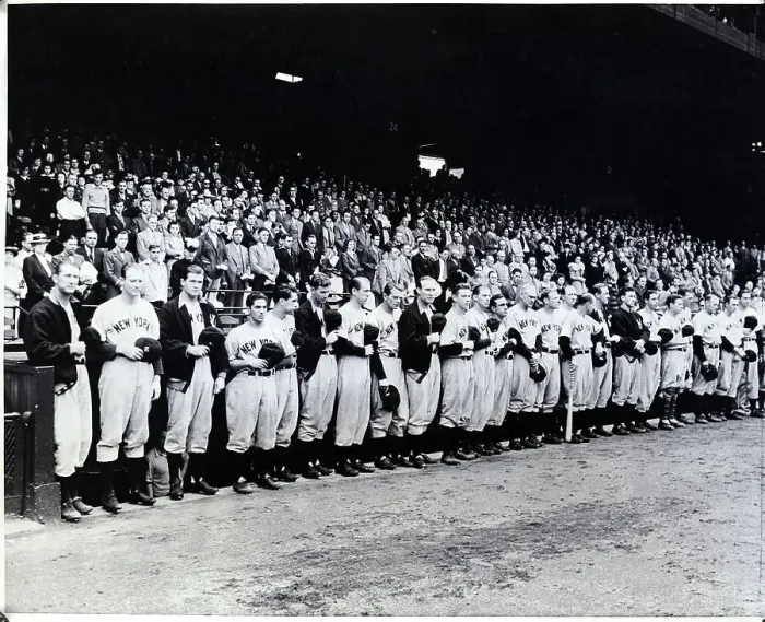 Framed Print : New York Yankees Tribute To Lou Gehrig Framed Print : New York Yankees Tribute To Lou Gehrig