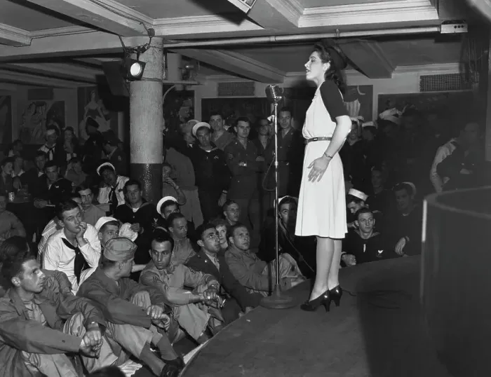 Framed Print : New York's Stage Door Canteen