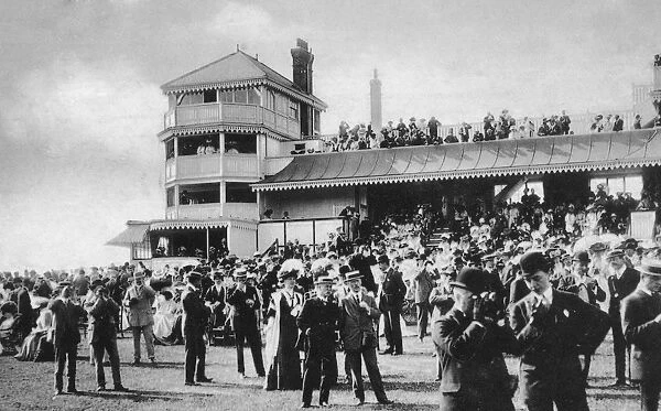 Newbury. Racegoers at Newbury for the steeplechase event, December 1907