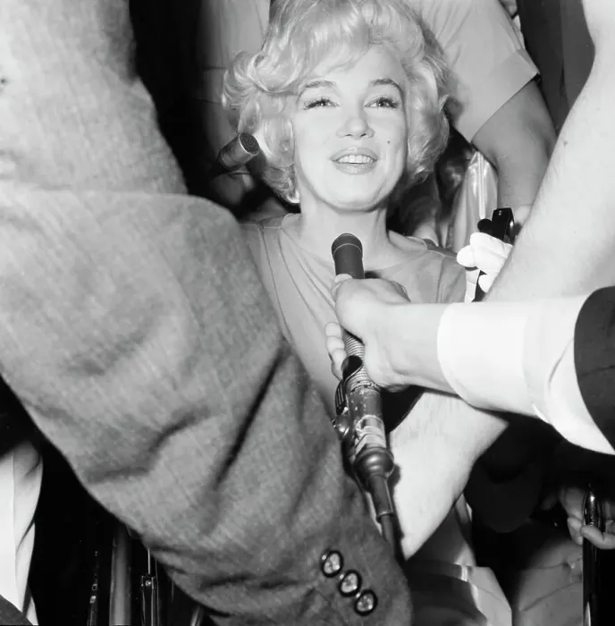 Framed Print : Newsmen Interviewing Marilyn Monroe Framed Print : Newsmen Interviewing Marilyn Monroe
