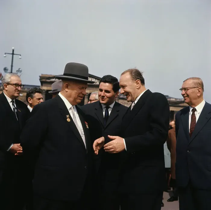 Framed Print : Nikita Khrushchev Speaking with Colleagues Framed Print : Nikita Khrushchev Speaking with Colleagues