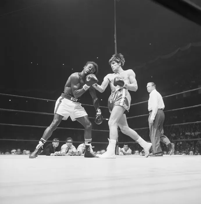 Framed Print : Nino Benvenuti Landing Solid Punch Framed Print : Nino Benvenuti Landing Solid Punch