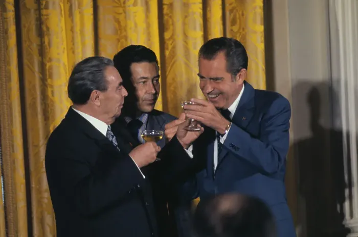 Framed Print : Nixon and Leonid Brezhnev Toasting Eachother Framed Print : Nixon and Leonid Brezhnev Toasting Eachother
