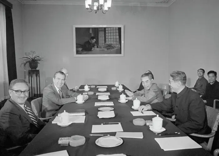 Framed Print : Nixon, Mao Tse-Tung, Others At Table