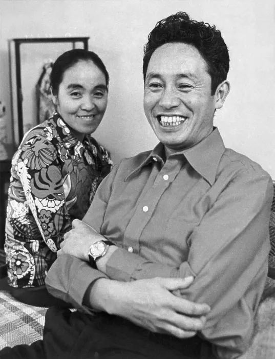 Framed Print : Nobel Prize Winner Leo Esaki and Wife