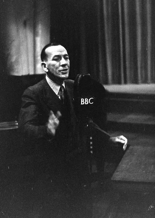 Framed Print : Noel Coward