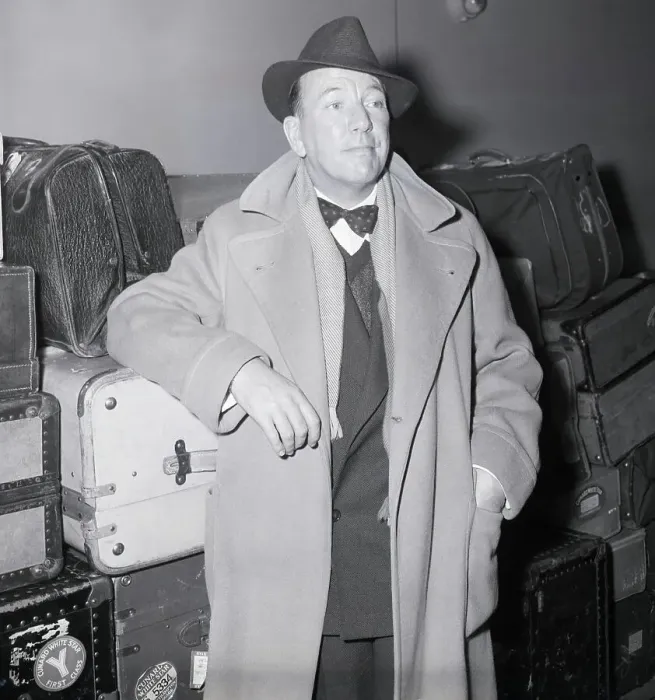 Framed Print : Noel Coward, Actor Arrives On Queen Mary Framed Print : Noel Coward, Actor Arrives On Queen Mary