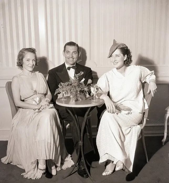 Framed Print : Norma Shearer with Gable and Helen Hayes Framed Print : Norma Shearer with Gable and Helen Hayes