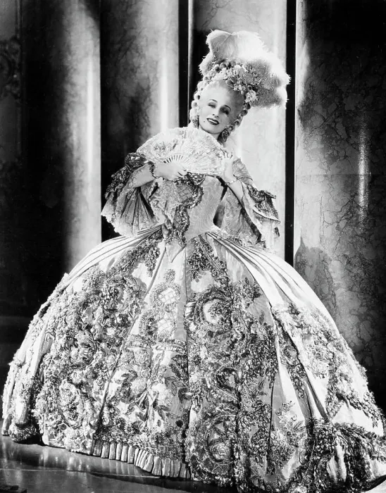 Framed Print : Norma Shearer as Marie Antoinette Framed Print : Norma Shearer as Marie Antoinette