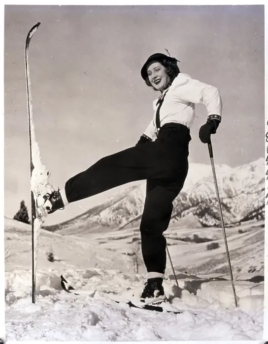 Framed Print : Norma Shearer on Skis with One Leg Raised Framed Print : Norma Shearer on Skis with One Leg Raised