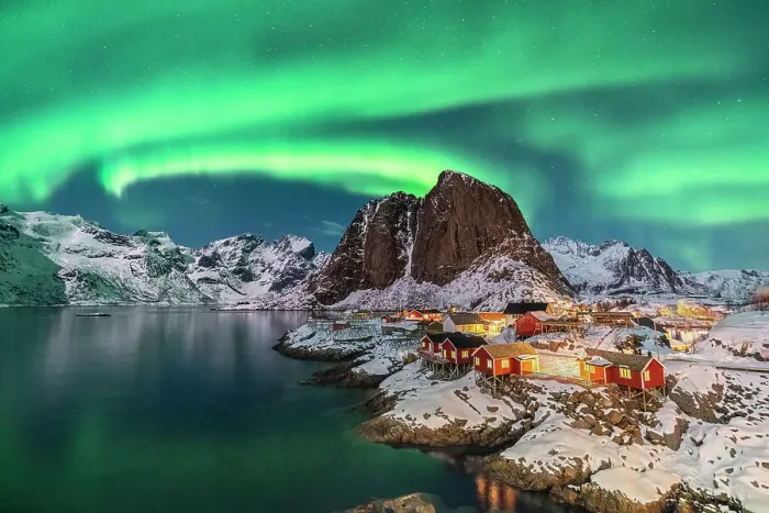 Framed Print : Northern lights above Festhelltinden peak and Hamnoy, Lofoten Islands Framed Print : Northern lights above Festhelltinden peak and Hamnoy, Lofoten Islands