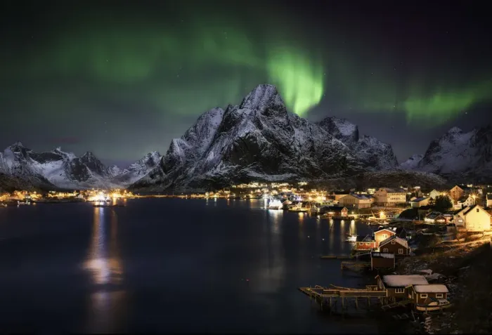 Framed Print : Northern lights over Reine Framed Print : Northern lights over Reine