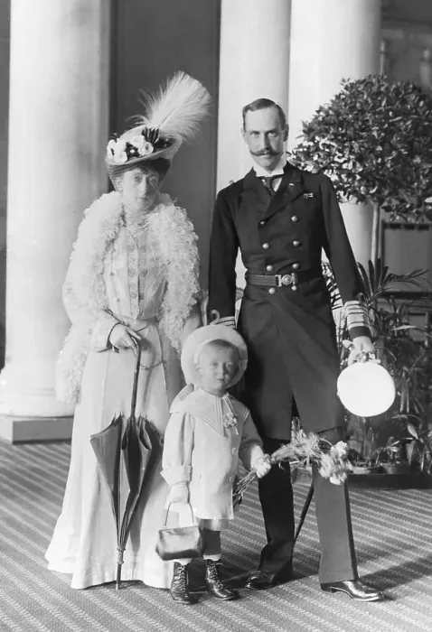 Framed Print : Norway's King Haakon and Family